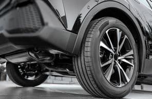 Alumínium keréktárcsa gumiabronccsal.