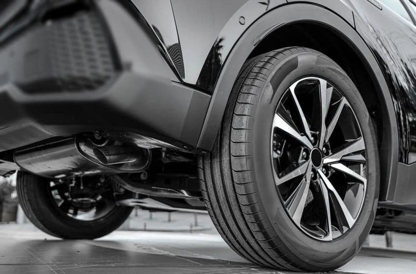 Alumínium keréktárcsa gumiabronccsal.