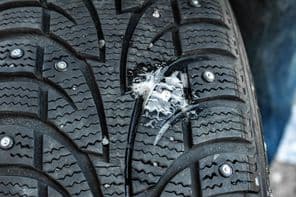 Gumiabroncs lyuk tele szappanos kenőanyagal.