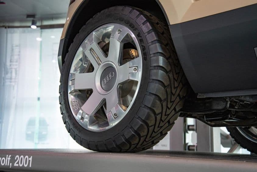 BBS keréktárcsa és Goodyear gumiabroncs.