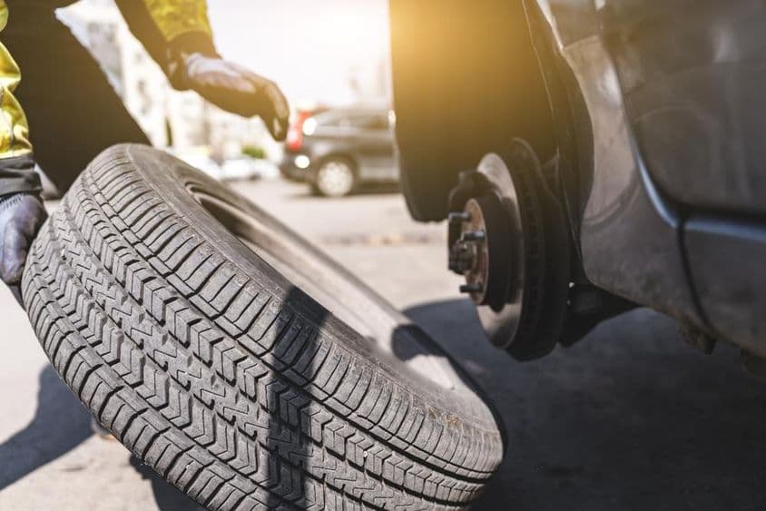 Szakértő közúti gumiabroncs-csere szolgáltatások.