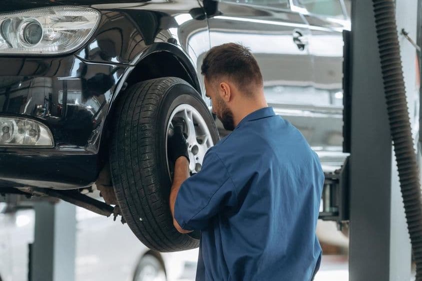 Autó gumiabroncsok cseréje