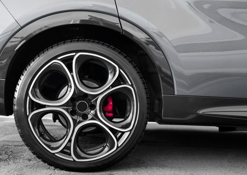 alacsony profilú gumiabroncs.