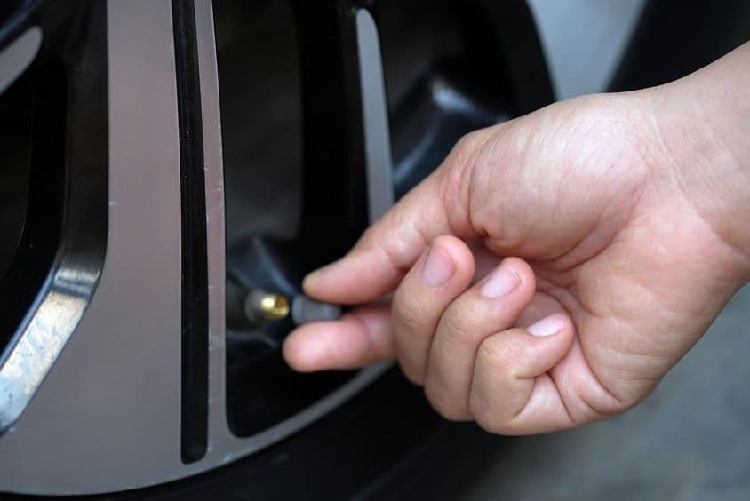 Fújja fel autója gumiabroncsait