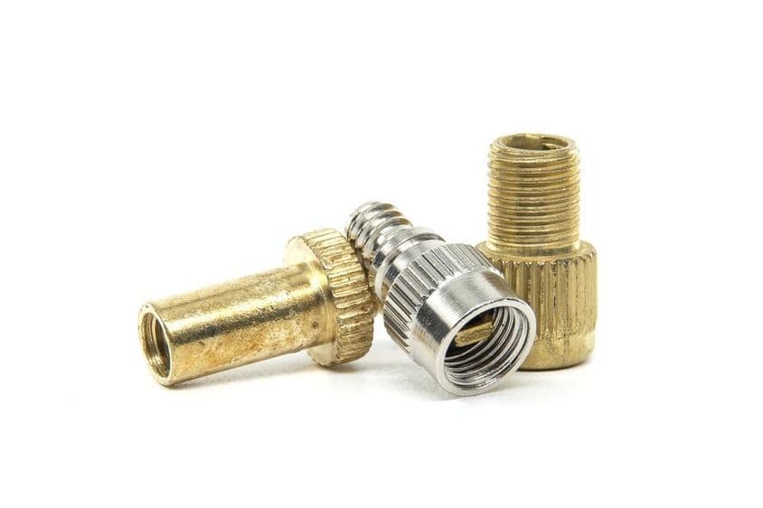 Sárgaréz és acél gumiabroncs szelep adapterek